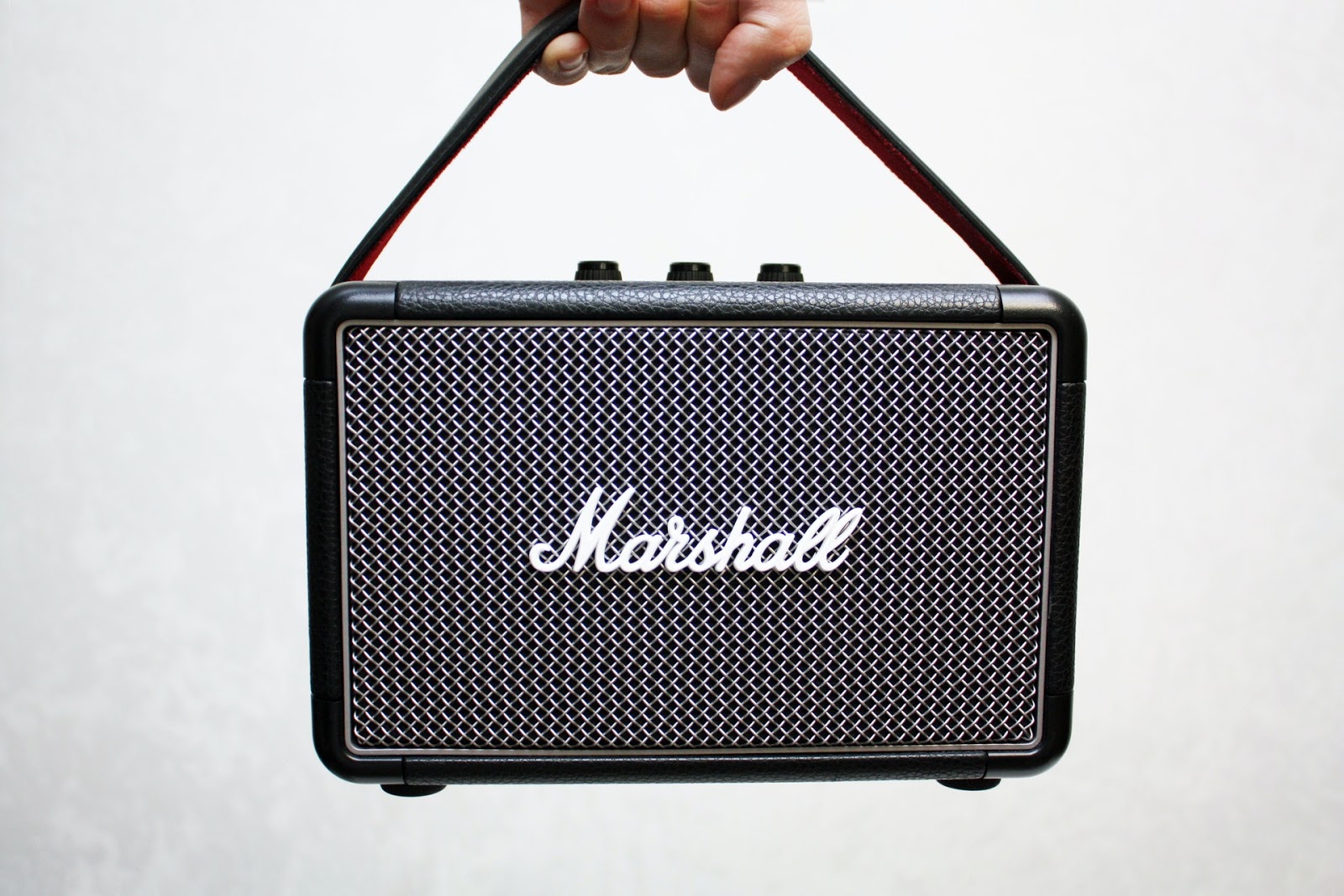black-marshall-portable-guitar-amplifier-1706694